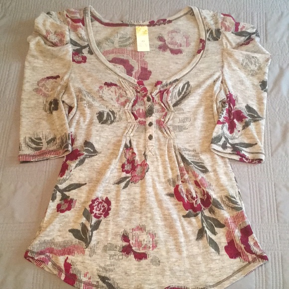 Anthropologie C Keer Grey Floral Dressing Room Top - Picture 2 of 4